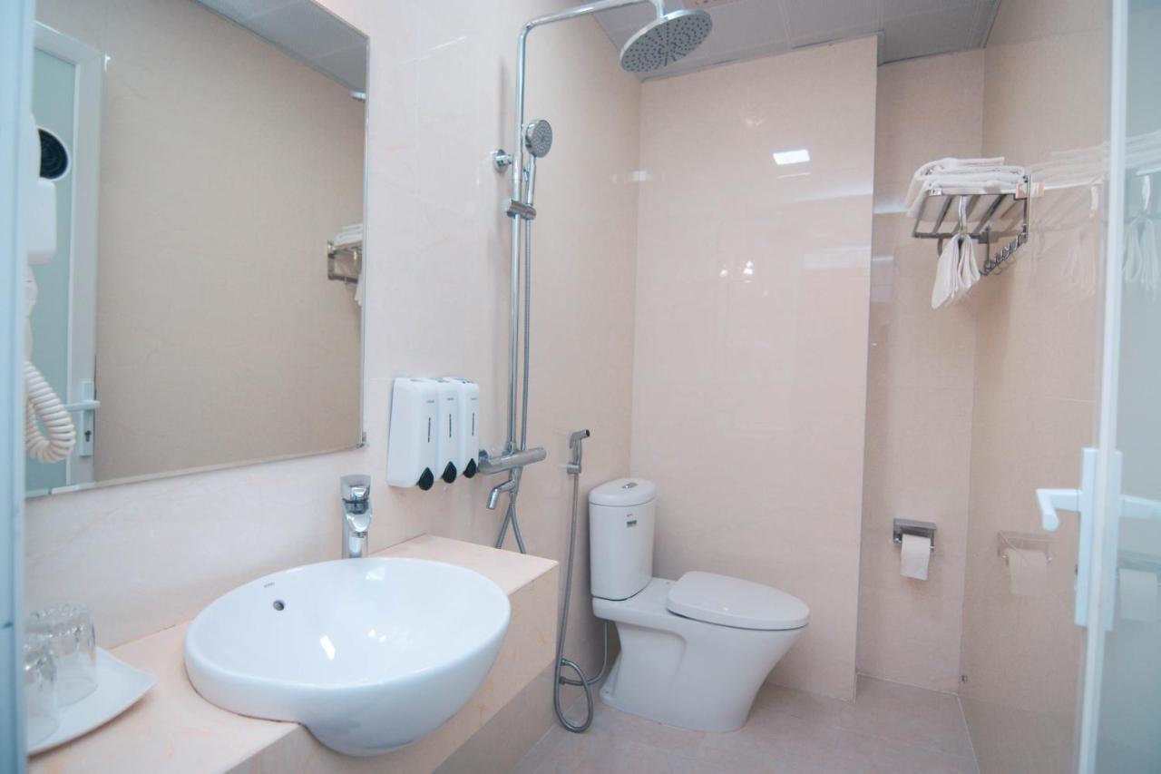 הלונג Hoang Long Hotel מראה חיצוני תמונה